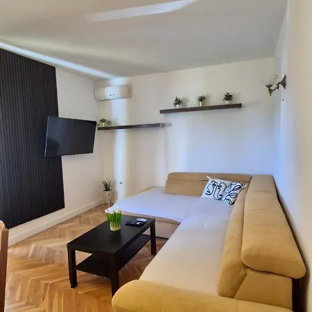 Lea Apartment *